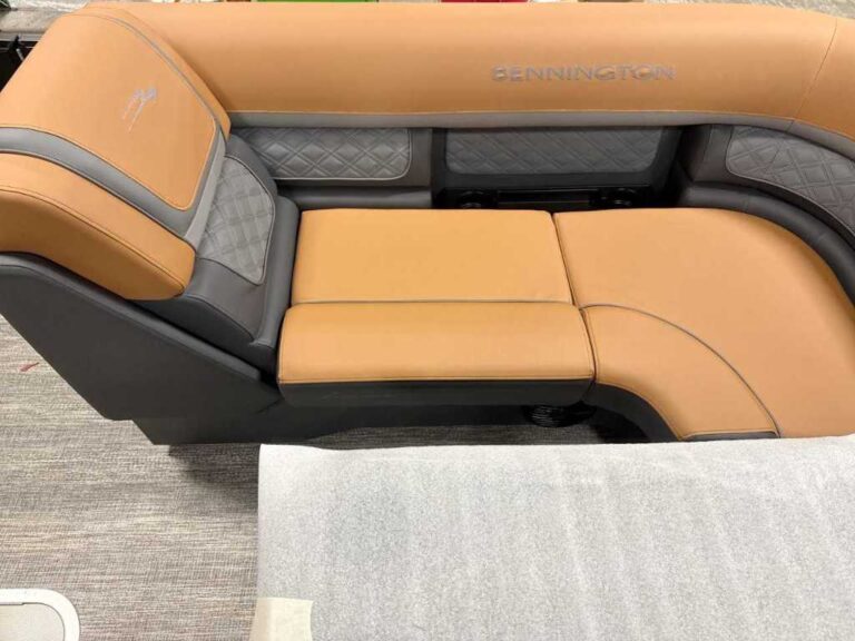 2026 Bennington 22SSB - SPS - Luxe - Blackout US-ETWS9328J526 [photo 3]